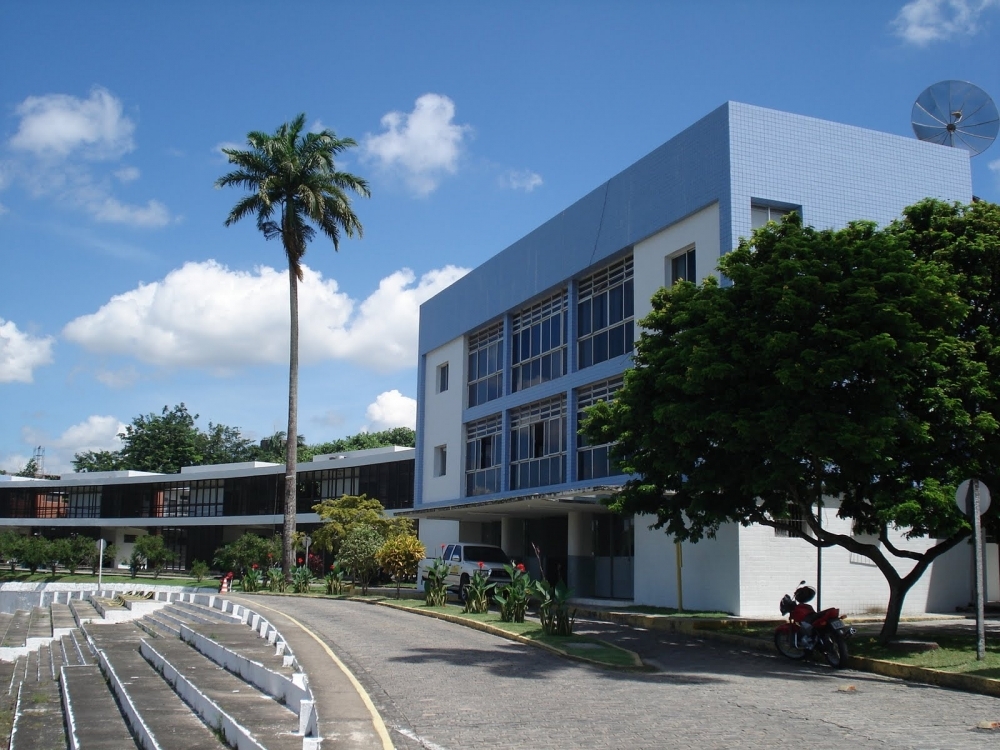 Foto do prédio central da Universidade Federal Rural de Pernambuco